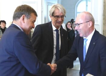 CHOLNOKY-EML&Eacute;KD&Iacute;J &ndash; Gelencs&eacute;r Andr&aacute;s &eacute;gető k&eacute;rd&eacute;sekről besz&eacute;l