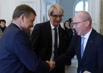 CHOLNOKY-EML&Eacute;KD&Iacute;J &ndash; Gelencs&eacute;r Andr&aacute;s &eacute;gető k&eacute;rd&eacute;sekről besz&eacute;l