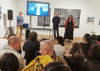 KIÁLLÍTÁS – Képernyő és manipuláció